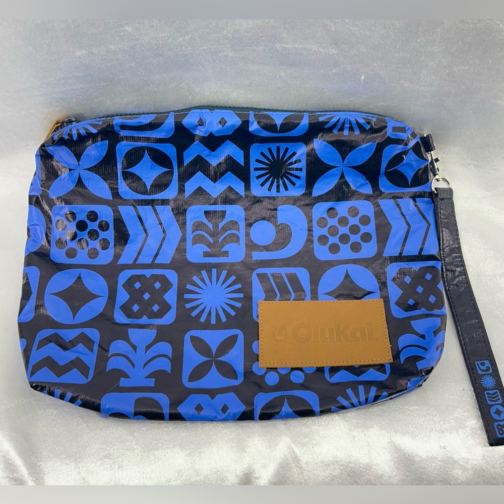 OluKai Travel Bag